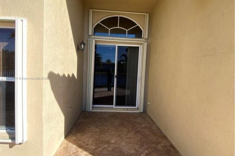 House in Miramar, Florida 3 bedrooms, 161.56 sq.m. № 1779176 - photo 4