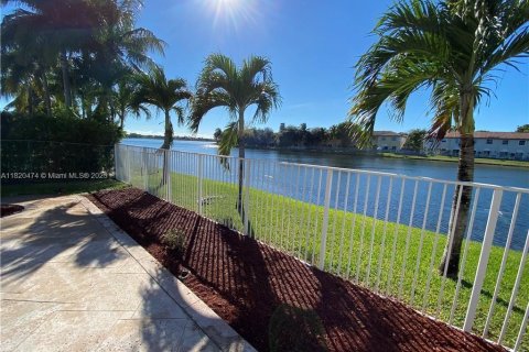 House in Miramar, Florida 3 bedrooms, 161.56 sq.m. № 1779176 - photo 30