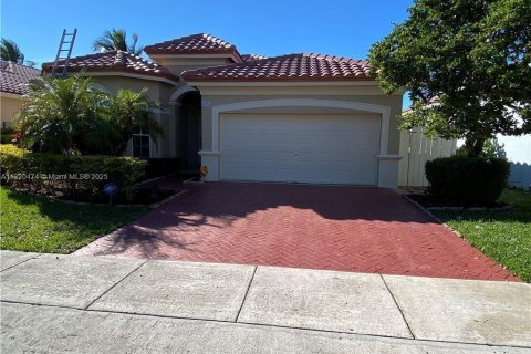 House in Miramar, Florida 3 bedrooms, 161.56 sq.m. № 1779176 - photo 2