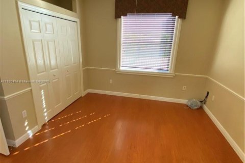 House in Miramar, Florida 3 bedrooms, 161.56 sq.m. № 1779176 - photo 26