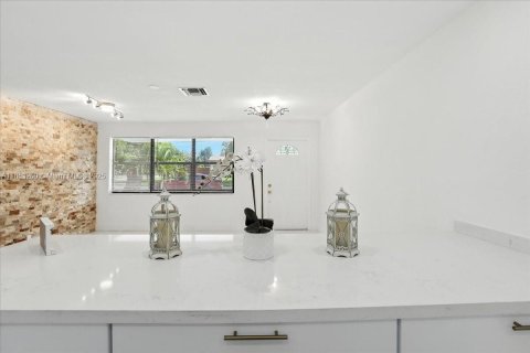 House in Cooper City, Florida 3 bedrooms, 135.82 sq.m. № 1891394 - photo 13