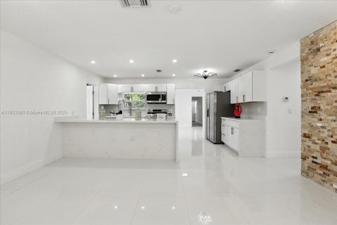 House in Cooper City, Florida 3 bedrooms, 135.82 sq.m. № 1891394 - photo 8