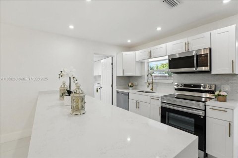 House in Cooper City, Florida 3 bedrooms, 135.82 sq.m. № 1891394 - photo 9