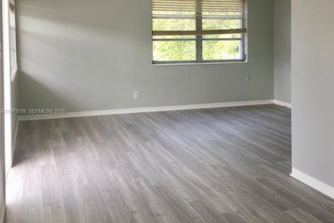 Condo in Hollywood, Florida, 1 bedroom  № 2036245 - photo 6