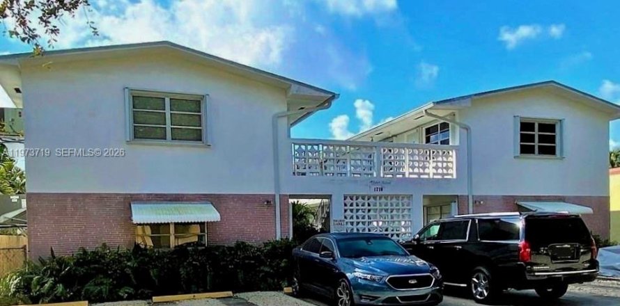 Condo in Hollywood, Florida, 1 bedroom  № 2036245