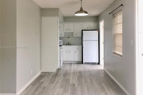 Condo in Hollywood, Florida, 1 bedroom  № 2036245 - photo 5