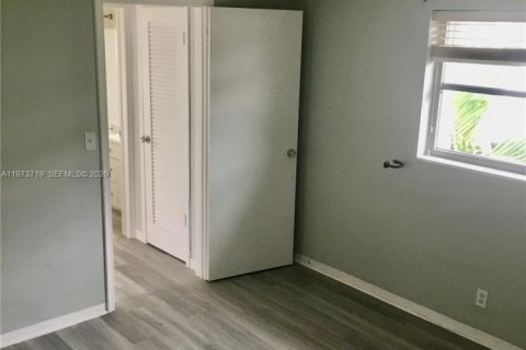 Condo in Hollywood, Florida, 1 bedroom  № 2036245 - photo 10