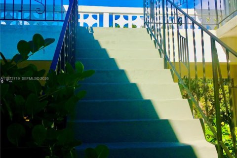 Condo in Hollywood, Florida, 1 bedroom  № 2036245 - photo 3