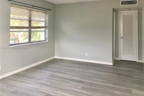 Condo in Hollywood, Florida, 1 bedroom  № 2036245 - photo 7