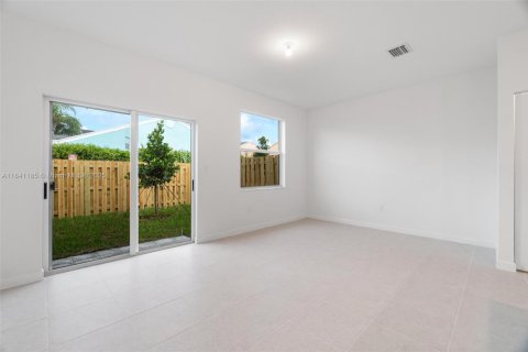 Townhouse in Homestead, Florida 3 bedrooms, 143.53 sq.m. № 1939462 - photo 18