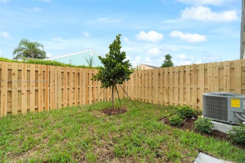 Townhouse in Homestead, Florida 3 bedrooms, 143.53 sq.m. № 1939462 - photo 20