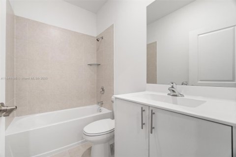 Townhouse in Homestead, Florida 3 bedrooms, 143.53 sq.m. № 1939462 - photo 25