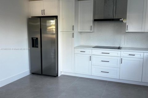 House in Miami, Florida 3 bedrooms, 149.76 sq.m. № 1890819 - photo 28