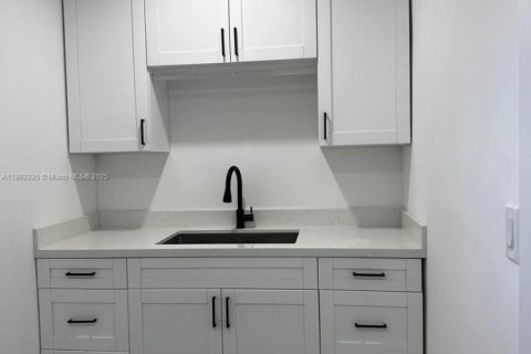 House in Miami, Florida 3 bedrooms, 149.76 sq.m. № 1890819 - photo 26