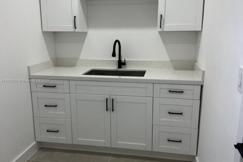 House in Miami, Florida 3 bedrooms, 149.76 sq.m. № 1890819 - photo 27