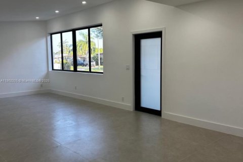 House in Miami, Florida 3 bedrooms, 149.76 sq.m. № 1890819 - photo 22