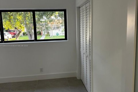 House in Miami, Florida 3 bedrooms, 149.76 sq.m. № 1890819 - photo 20