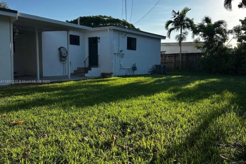 House in Miami, Florida 3 bedrooms, 149.76 sq.m. № 1890819 - photo 7