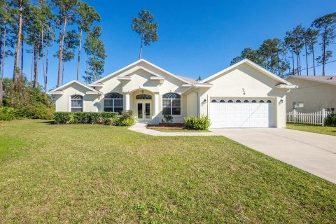 House in Palm Coast, Florida 4 bedrooms, 199.83 sq.m. № 1579328 - photo 1