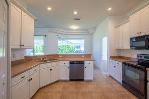 House in Palm Coast, Florida 4 bedrooms, 199.83 sq.m. № 1579328 - photo 12