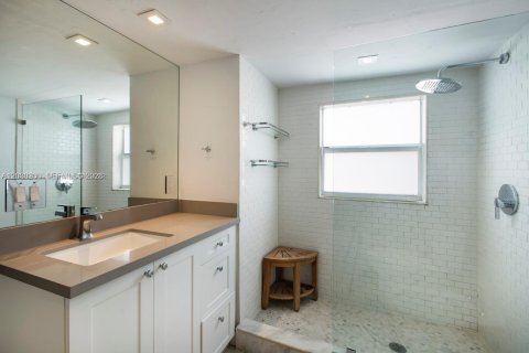 Villa ou maison à vendre à Miami, Floride: 2 chambres, 121.14 m2 № 2087007 - photo 12