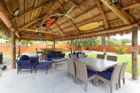 Villa ou maison à vendre à Miami, Floride: 2 chambres, 121.14 m2 № 2087007 - photo 2