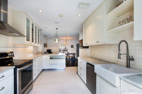 Villa ou maison à vendre à Miami, Floride: 2 chambres, 121.14 m2 № 2087007 - photo 8