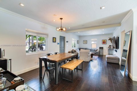 Villa ou maison à vendre à Miami, Floride: 2 chambres, 121.14 m2 № 2087007 - photo 5