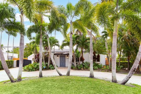 Villa ou maison à Miami, Floride 2 chambres, 121.14 m2 № 2087007