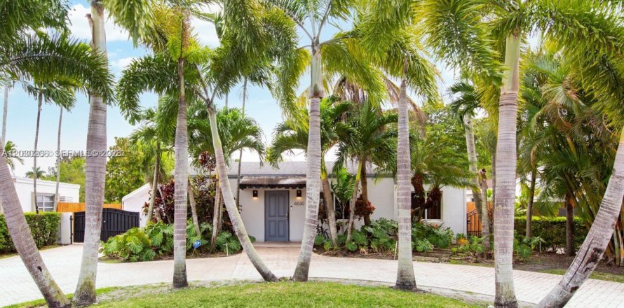 Villa ou maison à Miami, Floride 2 chambres, 121.14 m2 № 2087007