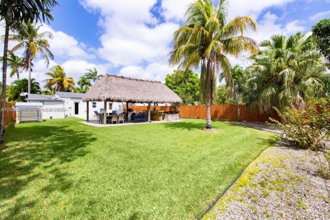 Villa ou maison à vendre à Miami, Floride: 2 chambres, 121.14 m2 № 2087007 - photo 3