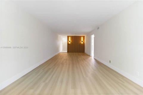 Condo in Coconut Creek, Florida, 2 bedrooms  № 2065470 - photo 8