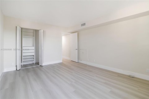 Condo in Coconut Creek, Florida, 2 bedrooms  № 2065470 - photo 15