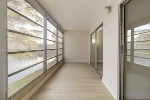 Condo in Coconut Creek, Florida, 2 bedrooms  № 2065470 - photo 19