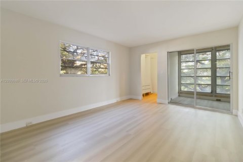 Condo in Coconut Creek, Florida, 2 bedrooms  № 2065470 - photo 9