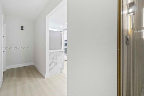 Condo in Coconut Creek, Florida, 2 bedrooms  № 2065470 - photo 18