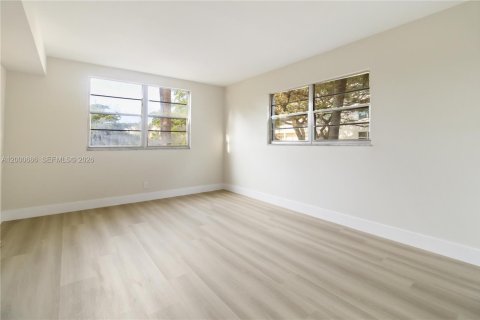 Condo in Coconut Creek, Florida, 2 bedrooms  № 2065470 - photo 13