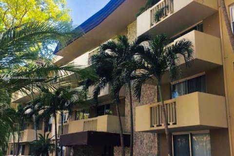 Condominio en North Miami, Florida, 1 dormitorio  № 2012243