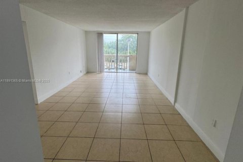 Condominio en alquiler en North Miami, Florida, 1 dormitorio, 66.33 m2 № 2012243 - foto 3