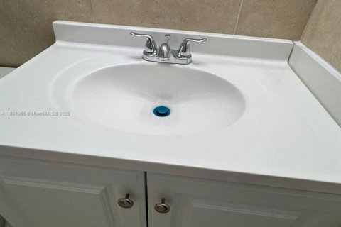 Condominio en alquiler en North Miami, Florida, 1 dormitorio, 66.33 m2 № 2012243 - foto 8