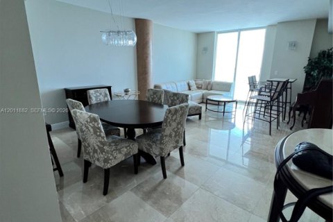 Condominio en alquiler en Miami, Florida, 3 dormitorios, 163.69 m2 № 2074927 - foto 20