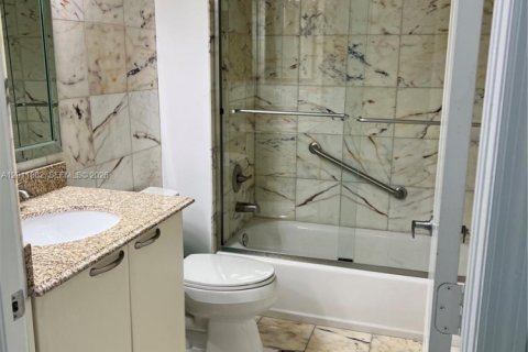 Condominio en alquiler en Miami, Florida, 3 dormitorios, 163.69 m2 № 2074927 - foto 30