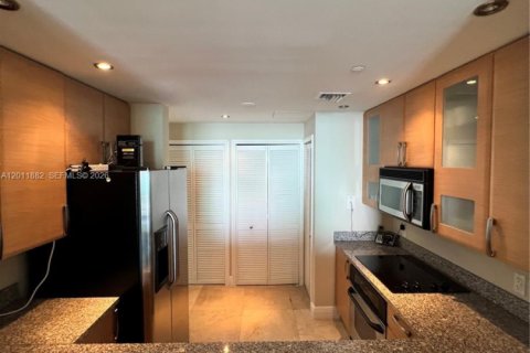Condominio en alquiler en Miami, Florida, 3 dormitorios, 163.69 m2 № 2074927 - foto 8