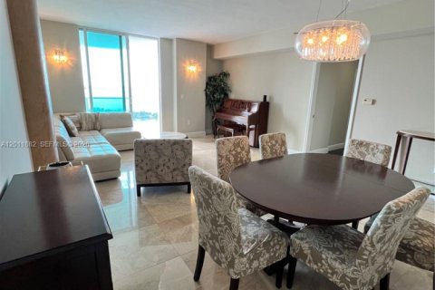 Condominio en alquiler en Miami, Florida, 3 dormitorios, 163.69 m2 № 2074927 - foto 12