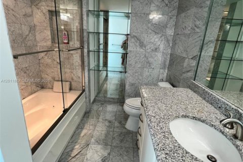Condominio en alquiler en Miami, Florida, 3 dormitorios, 163.69 m2 № 2074927 - foto 16