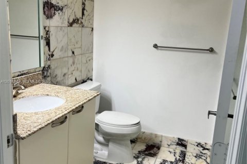 Condominio en alquiler en Miami, Florida, 3 dormitorios, 163.69 m2 № 2074927 - foto 28