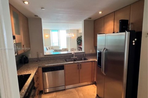 Condominio en alquiler en Miami, Florida, 3 dormitorios, 163.69 m2 № 2074927 - foto 14