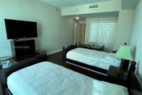 Condominio en alquiler en Miami, Florida, 3 dormitorios, 163.69 m2 № 2074927 - foto 22