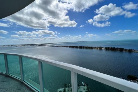 Condominio en alquiler en Miami, Florida, 3 dormitorios, 163.69 m2 № 2074927 - foto 2