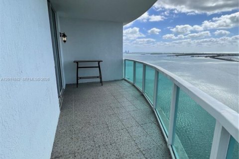 Condominio en alquiler en Miami, Florida, 3 dormitorios, 163.69 m2 № 2074927 - foto 13